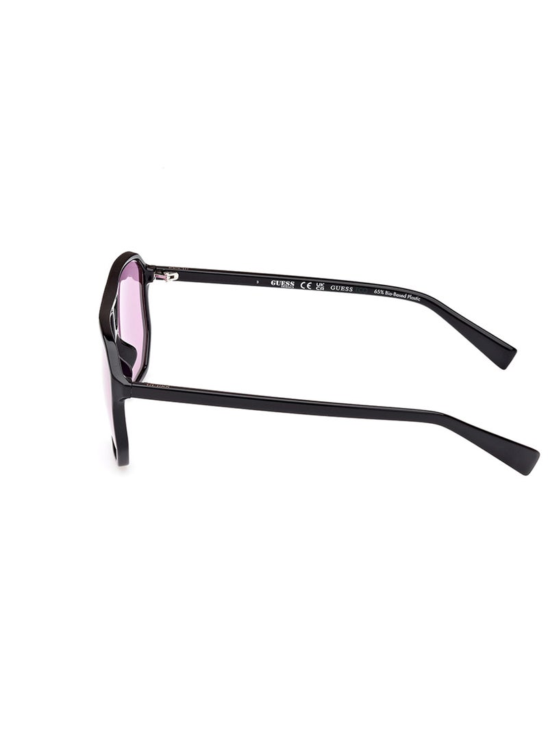 GUESS Unisex UV Protection Navigator Shape Sunglasses - GU827601Y58 - Lens Size: 58 Mm - Image 4